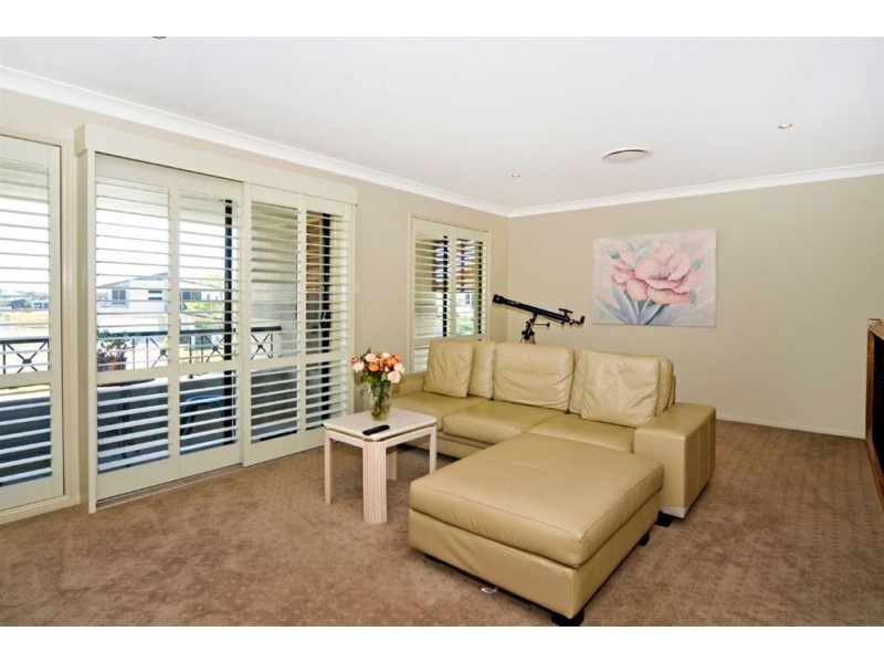 25 River Links Bvd East, Helensvale QLD 4212