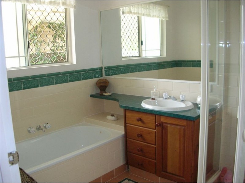 2 Ballarat Ct, Tallai QLD 4213