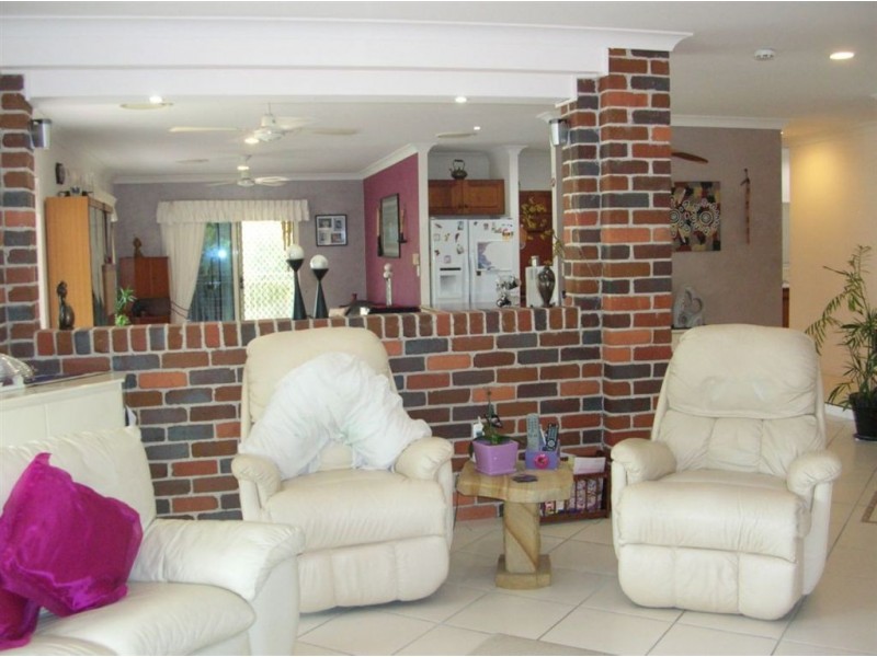 2 Ballarat Ct, Tallai QLD 4213