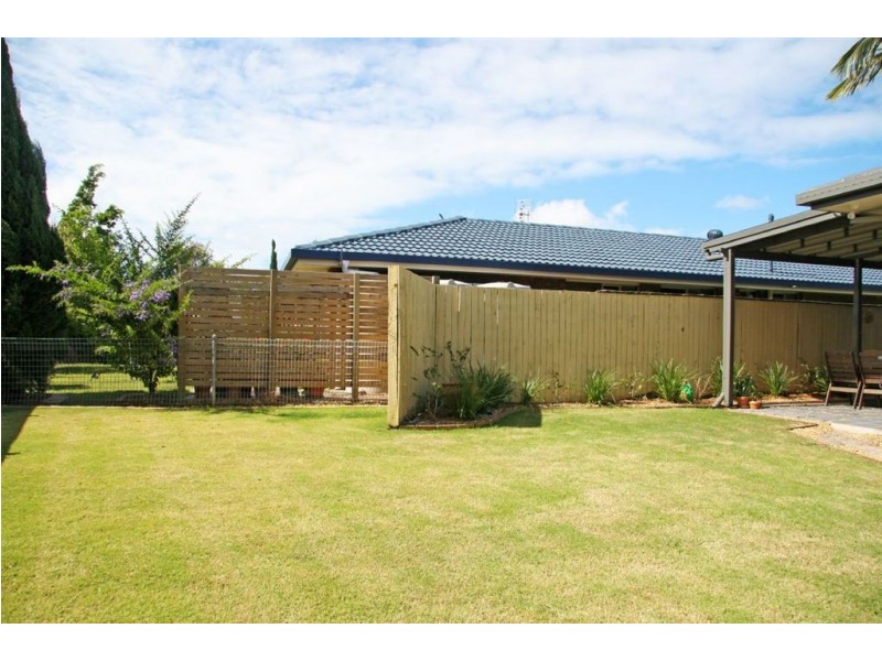 2 Riana Court, Helensvale QLD 4212