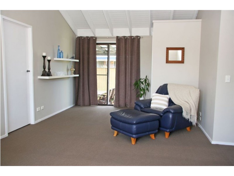 2 Riana Court, Helensvale QLD 4212