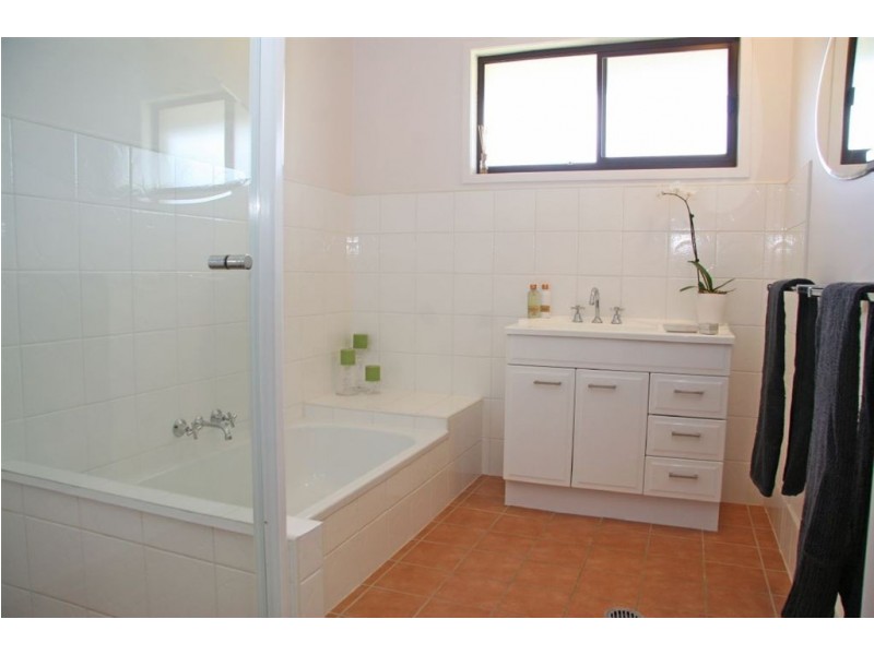 2 Riana Court, Helensvale QLD 4212