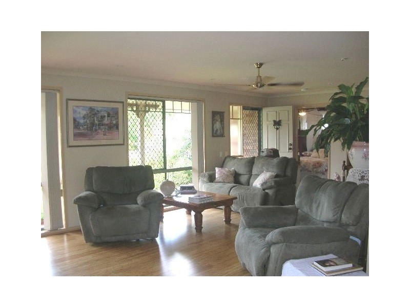 8 Mussau Street, Pacific Pines QLD 4211