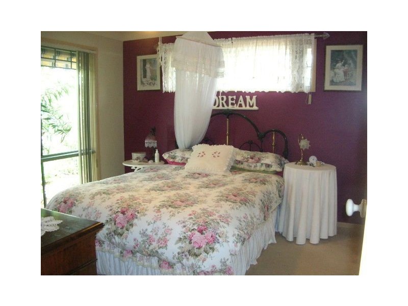 8 Mussau Street, Pacific Pines QLD 4211