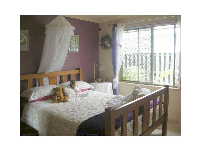 8 Mussau Street, Pacific Pines QLD 4211