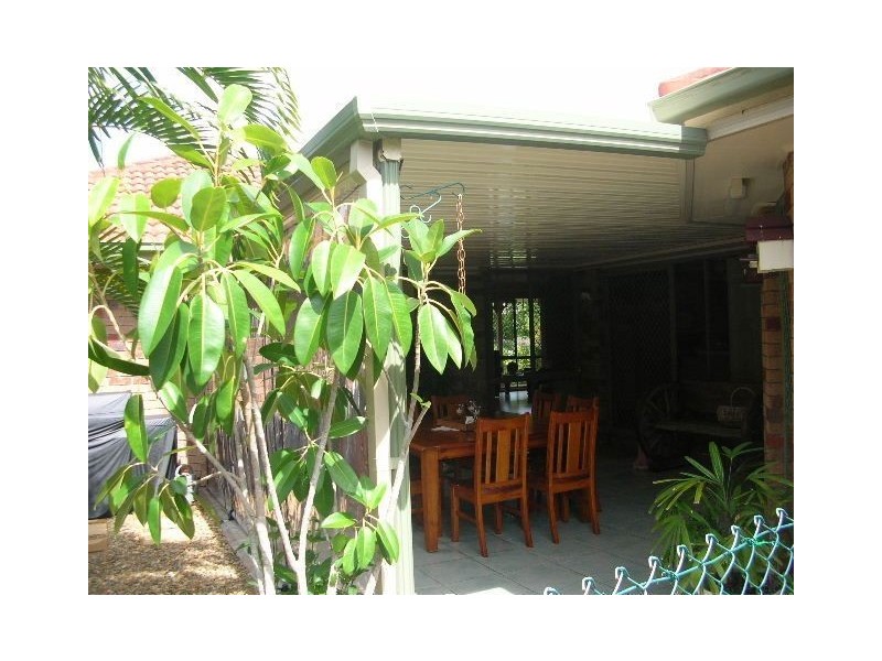 8 Mussau Street, Pacific Pines QLD 4211