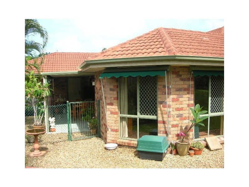 8 Mussau Street, Pacific Pines QLD 4211