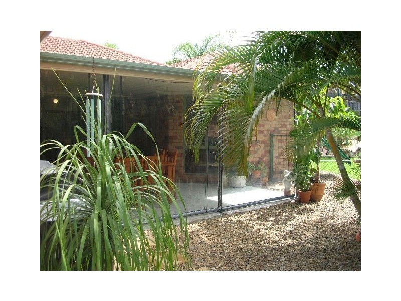 8 Mussau Street, Pacific Pines QLD 4211