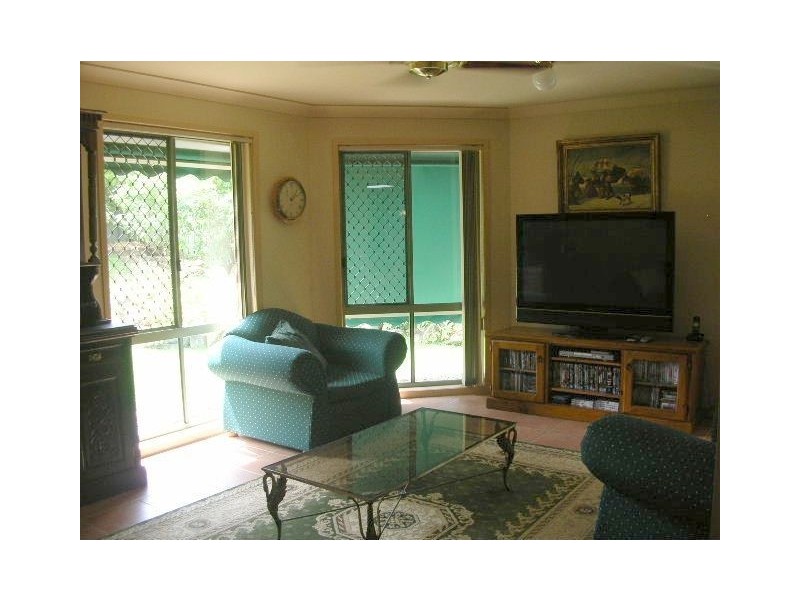 8 Mussau Street, Pacific Pines QLD 4211