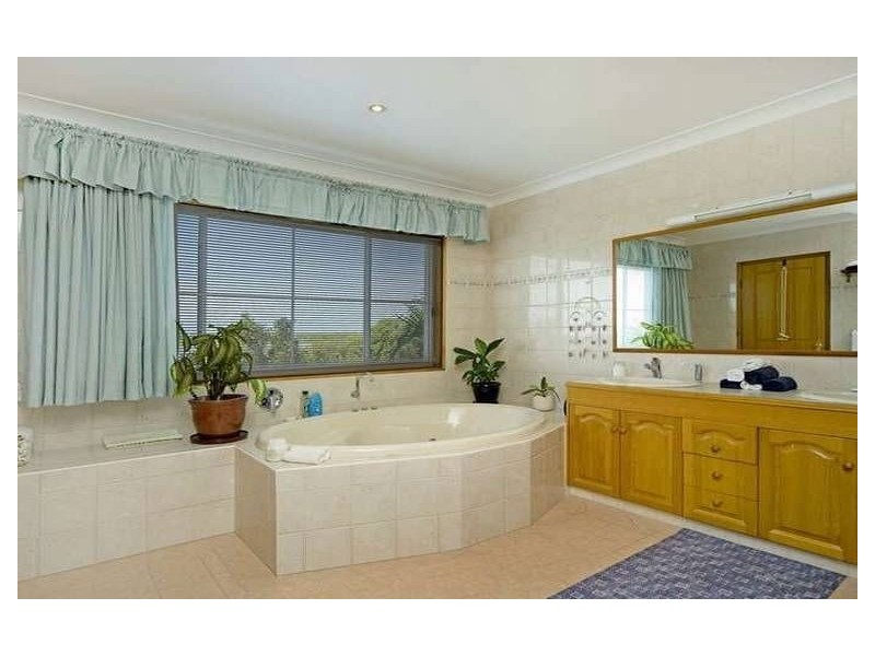 2 Urangan Court, Helensvale QLD 4212