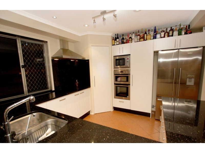 26 Polynesia Avenue, Pacific Pines QLD 4211