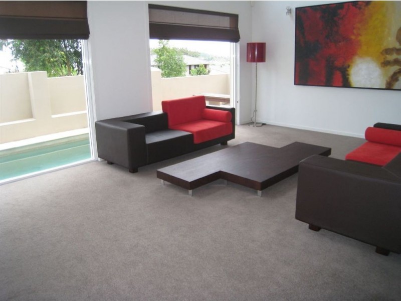 1 Twynam Mews, Pacific Pines QLD 4211