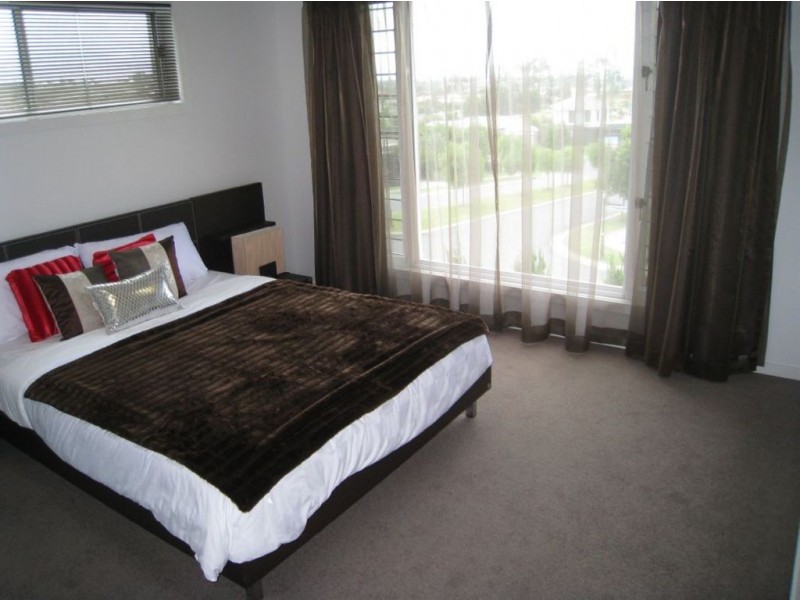 1 Twynam Mews, Pacific Pines QLD 4211