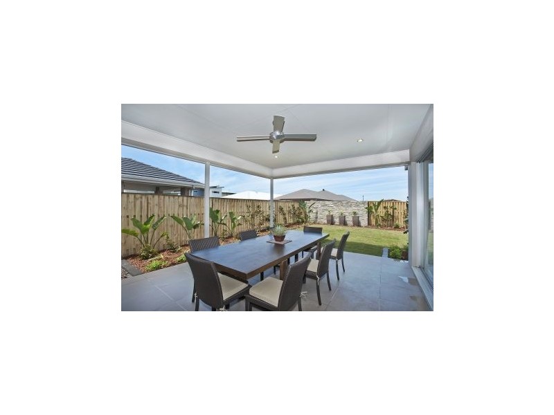 7 Azure Way, Hope Island QLD 4212