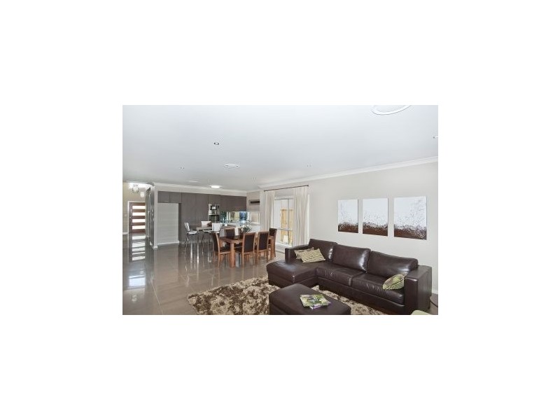 7 Azure Way, Hope Island QLD 4212