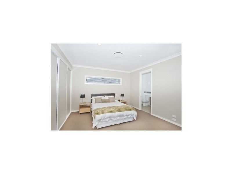 7 Azure Way, Hope Island QLD 4212