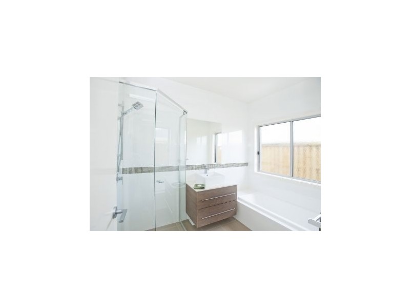 7 Azure Way, Hope Island QLD 4212