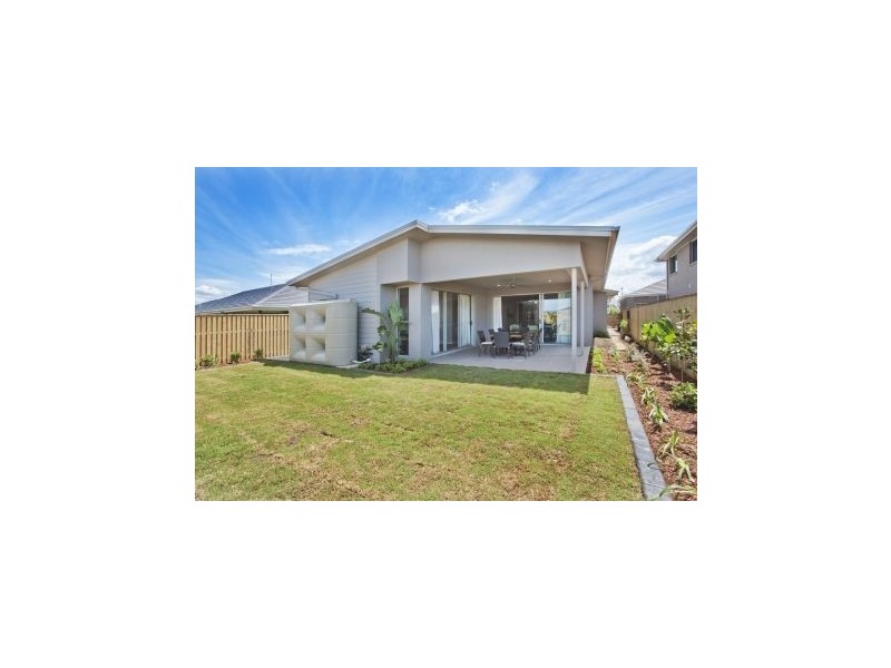 7 Azure Way, Hope Island QLD 4212