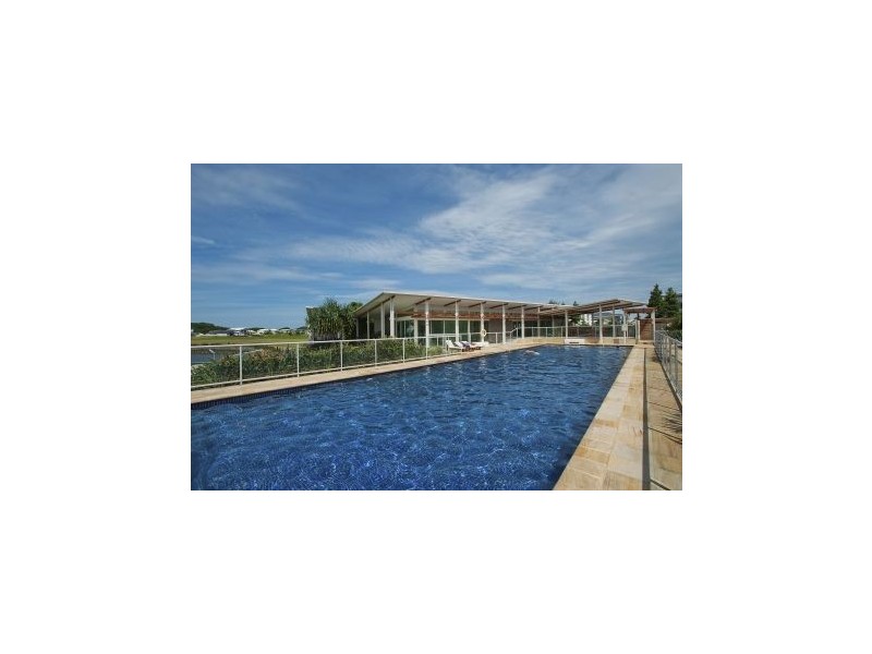 7 Azure Way, Hope Island QLD 4212