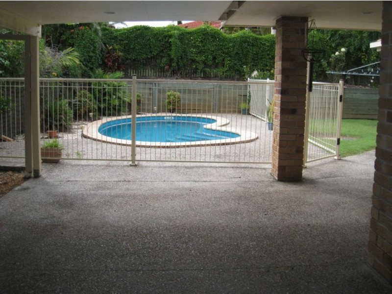 17 Cootharaba Drive, Helensvale QLD 4212