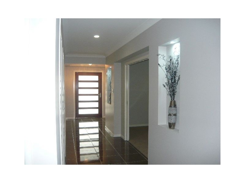 4 Flybridge Way, Hope Island QLD 4212