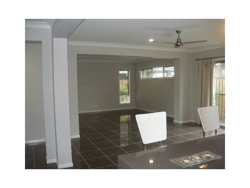 4 Flybridge Way, Hope Island QLD 4212