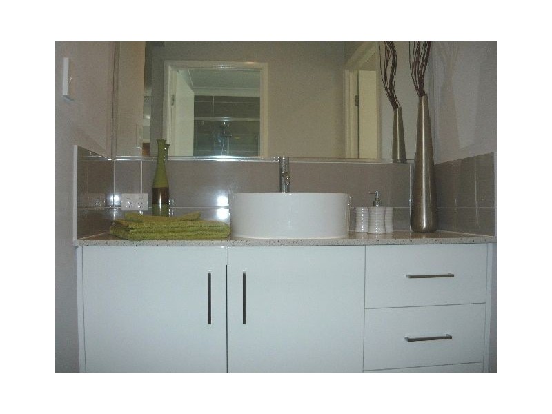 4 Flybridge Way, Hope Island QLD 4212