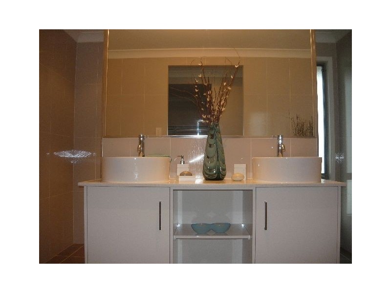 4 Flybridge Way, Hope Island QLD 4212