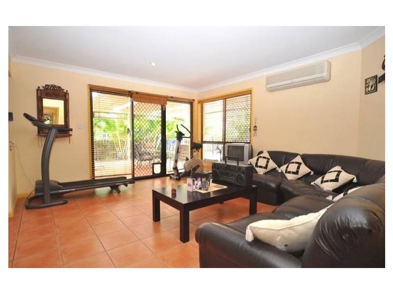 35 Brissendon Street, Pacific Pines QLD 4211