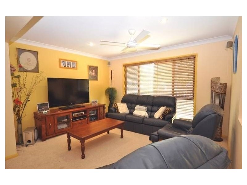 35 Brissendon Street, Pacific Pines QLD 4211