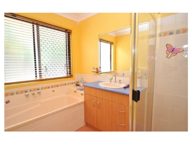 35 Brissendon Street, Pacific Pines QLD 4211