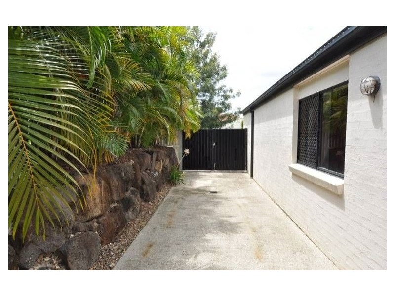 35 Brissendon Street, Pacific Pines QLD 4211
