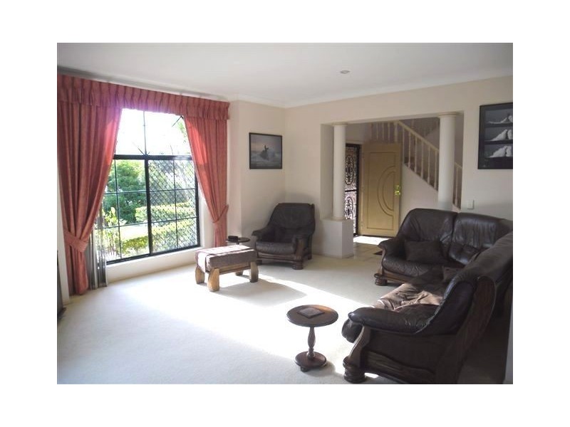 2 London Chase, Arundel QLD 4214