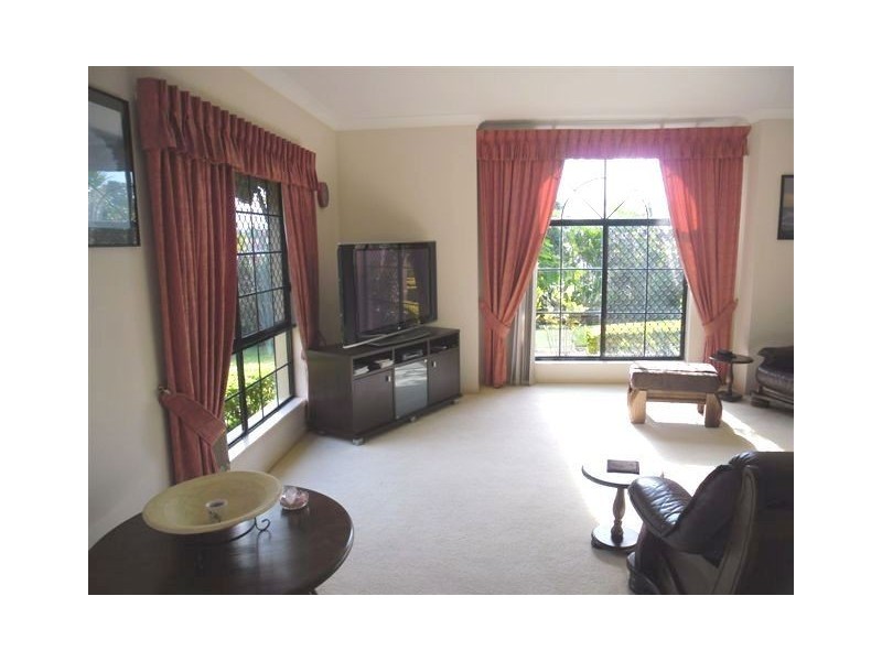 2 London Chase, Arundel QLD 4214