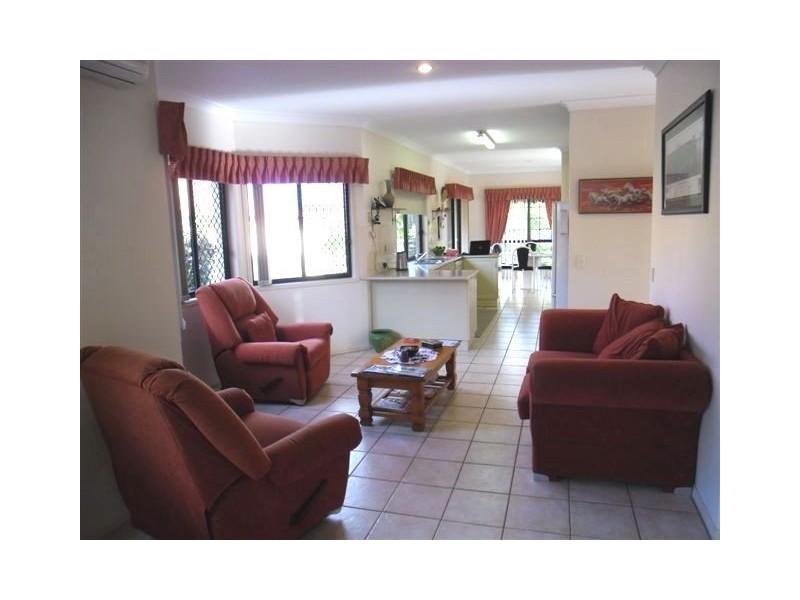 2 London Chase, Arundel QLD 4214