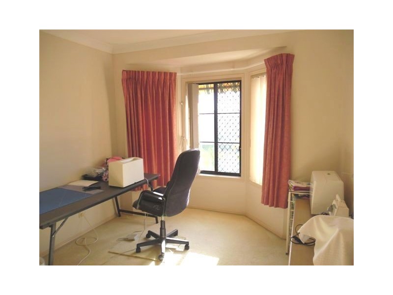 2 London Chase, Arundel QLD 4214