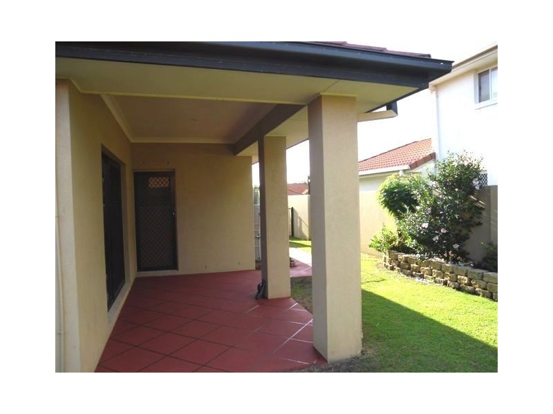 2 London Chase, Arundel QLD 4214