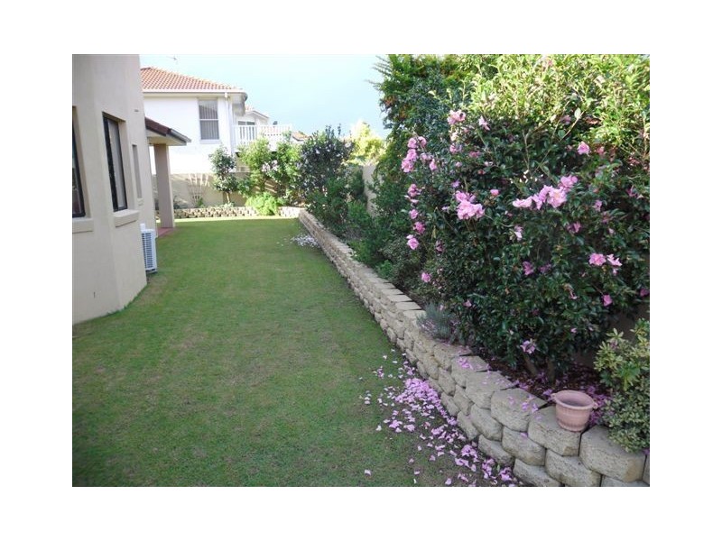 2 London Chase, Arundel QLD 4214