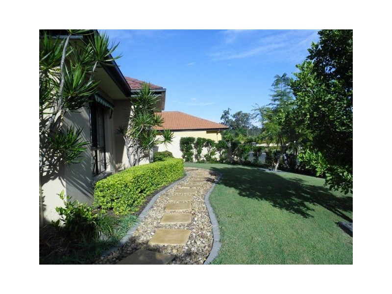 2 London Chase, Arundel QLD 4214