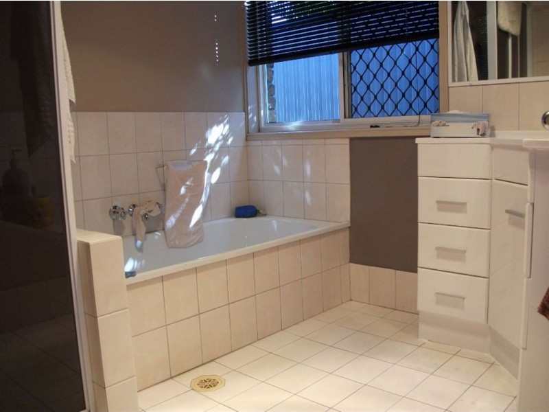 115 Mildura Drive, Helensvale QLD 4212