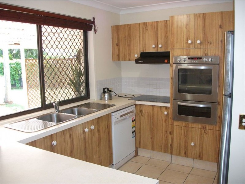 4 Narooma Place, Helensvale QLD 4212