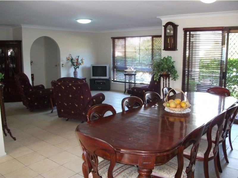4 Narooma Place, Helensvale QLD 4212