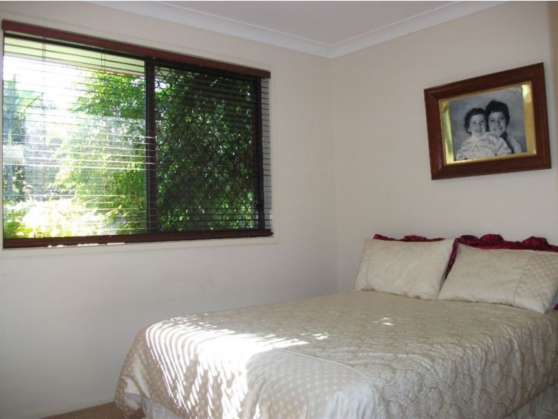 4 Narooma Place, Helensvale QLD 4212
