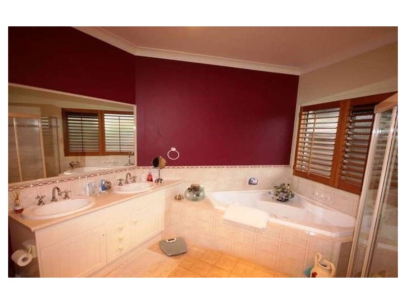5 Tranquility Circuit, Hope Island QLD 4212