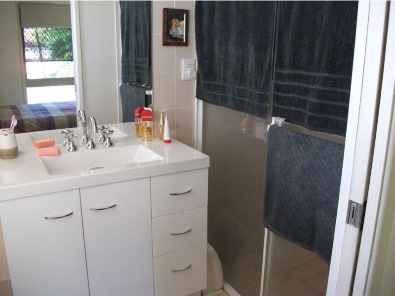 1 Lockhart Place, Helensvale QLD 4212