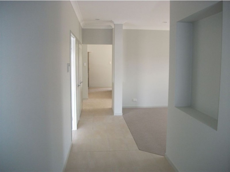 14 Azure Way, Hope Island QLD 4212