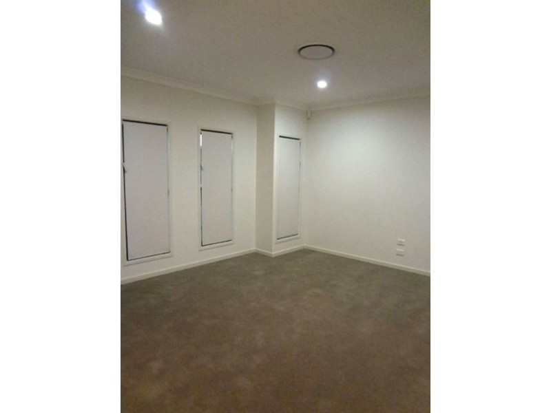 27 Galley Road, Hope Island QLD 4212
