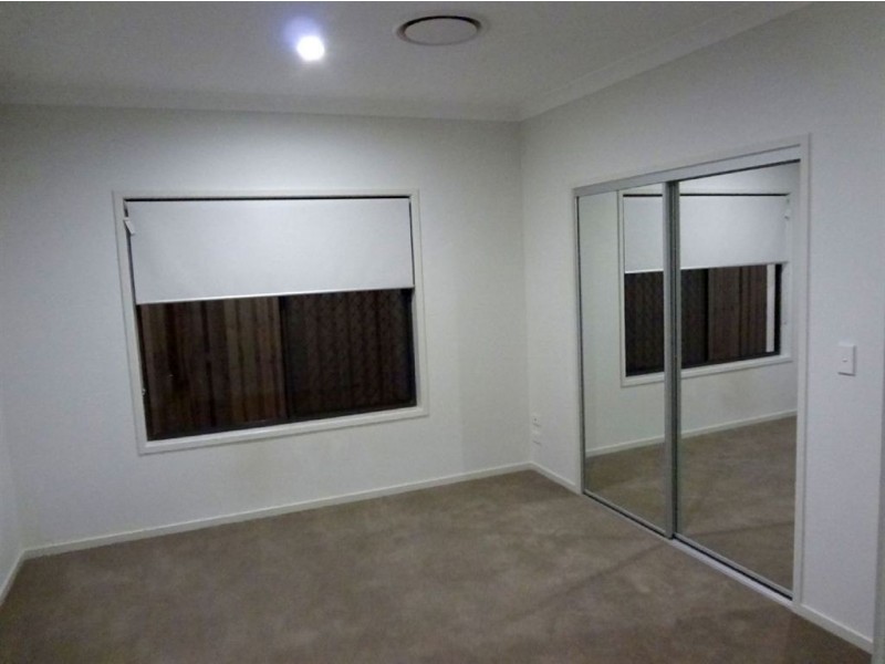 27 Galley Road, Hope Island QLD 4212