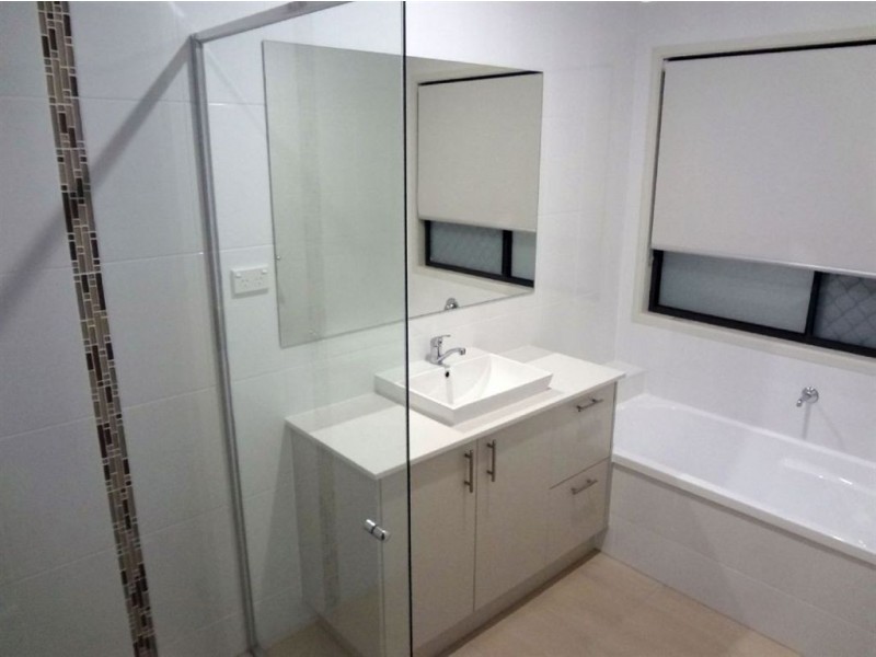 27 Galley Road, Hope Island QLD 4212