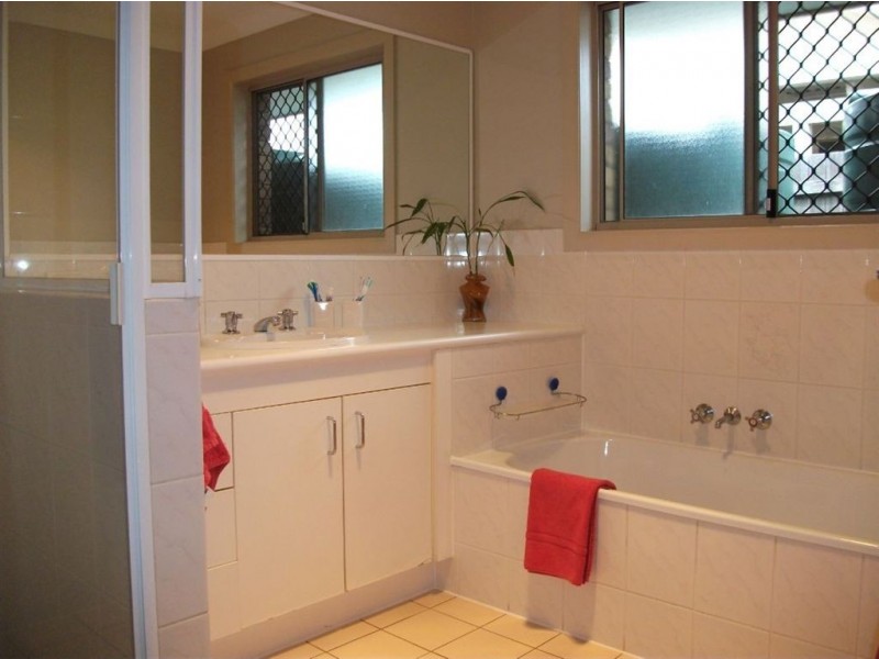 219 Mildura Drive, Helensvale QLD 4212